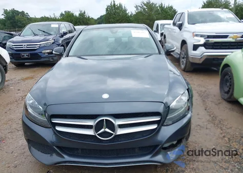 2015 Mercedes-Benz C 300 из США, поврежденный, VIN 55SWF4JB0FU055962
